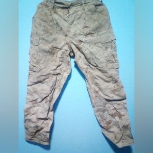 US Marine desert cargo fatigues